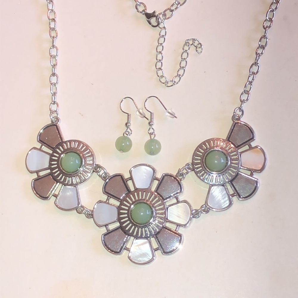 Silver Tone Floral Statement Necklace and Earring Set in Green and White
